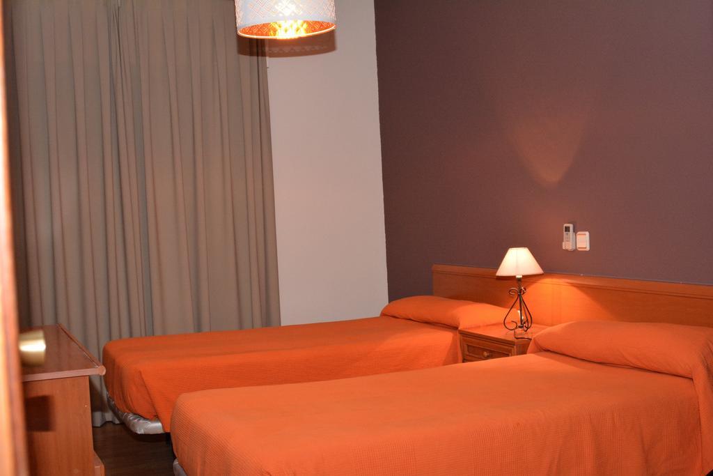 Hostal Gastrobar Carmelo Villarejo de Salvanes Exterior photo