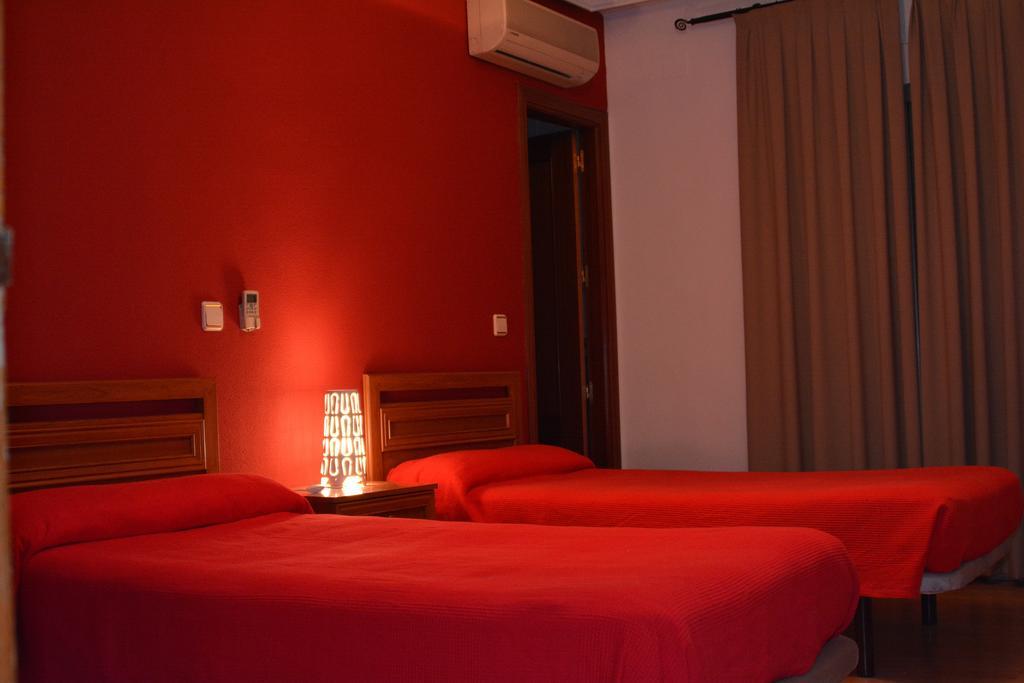 Hostal Gastrobar Carmelo Villarejo de Salvanes Exterior photo